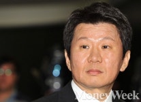 [MW사진] 축사 듣는 정몽규 현대산업개발 회장