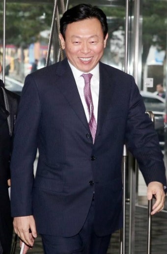 신동빈 회장, 한일 경영권 장악…日 롯데홀딩스 대표 선임