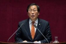 딸 취업 청탁 윤후덕 국회의원, 한상범 LG디스플레이 대표에 전화해…