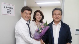 17년의 끈끈한 의리…하이모 임직원, 이덕화 주연 불효자는 웁니다 단체 관람