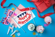 해피 버스데이 투 유 생일노래 저작권, 미 법원 유효하지 않다