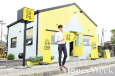 [MW사진] 동서식품 김우빈, 휴양지에서의 커피 한잔 어때요?