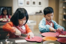 어린이들이 김치와 김장 문화를 쉽게 배울 수 있는 ‘김치학교’, ‘김치요리교실’ 인기