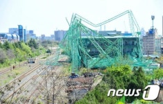 포항 강풍 피해, 골프연습장 구조물 무너지고 가로수 뽑히고… 곳곳 아수라장