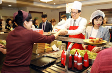 광주신세계, 행복 나눔 바지회 개최