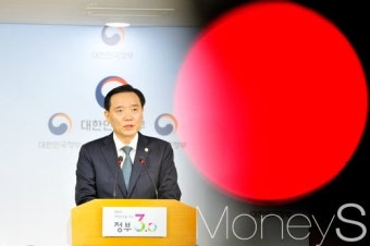 [머니S포토] 광복절 특별사면 브리핑, '김승연·최재원 등 빠지고 이재현은 특사'