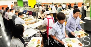 [머니S포토] 김영란법 시행 만 하루 뒤, 구내식당은 웃다
