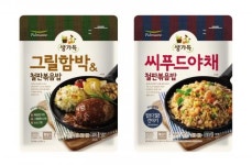 풀무원, 프리미엄 철판볶음밥 2종… 전문점 수준의 철판볶음밥 간편하게 즐길 수 있어
