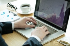 [시시콜콜] 해외주식, 직구로 스트라이크