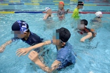 분당 수영장서 어린이 등 11명 어지럼증 호소… 병원 이송