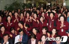 국회 환경미화원, 정규직 전환된다… 간접고용에서 직접고용으로