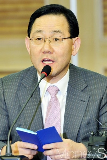 [머니S포토] 개혁보수신당 주호영, 