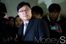 [머니S포토] 비선 진료 특혜 의혹, 특검 출석한 김영재 원장