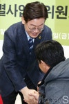 [머니S포토] 전세버스협동조합 손잡은 대권잠룡 이재명
