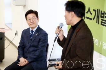 [머니S포토] 전세버스 개별사업권 위원회 발대식, 경청하는 이재명