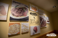 아웃백, 아트 컬래버레이션 매장 아웃백 부평점 오픈
