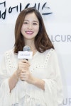 김태희, 임신 소식 발표 후 첫 공식 석상 나들이 뷰티 팬사인회