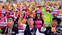 [머니S포토] 최저시급 1만원·비정규직 철폐 외치는 민주노총