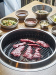 육갑식당, 습식 숙성 소고기·돼지고기로 가성비 높여