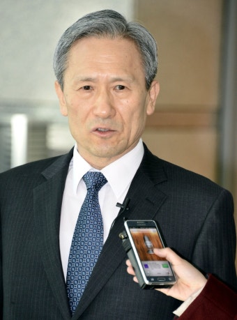 '댓글 공작 의혹' 김관진 전 국방장관 출국금지… 