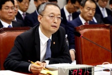 [머니S포토] 백운규 친환경 에너지 전환, 세계적 흐름