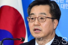 [머니S포토] 김동연 부총리, 저출산 문제 해결 위한 국민 협조 당부