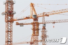 노후 타워크레인 제조연도 조작, 전국 공사장에 132대 유통한 일당 입건