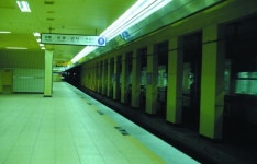 50대 남성, 스크린도어 없는 승강장서 열차 부딪혀 사망