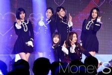 [머니S포토] 여자친구의 평창동계올림픽 선수단 응원