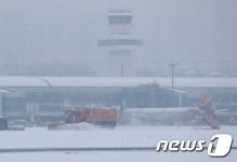 제주공항 활주로 운영 재개… 42편 결항‧50편 지연