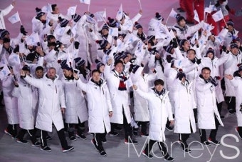 [머니S포토] 평창올림픽 개회식, 남북한 선수단 공동입장 ‘한마음 한뜻으로’