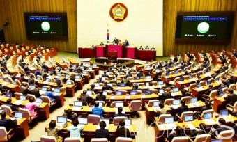 [머니S포토] 5·18 민주유공자 예우법 개정안, 찬성 209로 국회 본회의 통과
