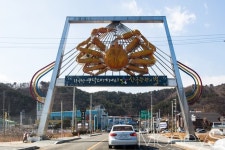 [박정웅의 여행톡] 철길 아지랑이 타고 봄마중 가보세