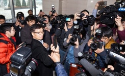 [머니S포토] 안희정 기자회견 취소, '문자 메시지'에 쏠린 카메라