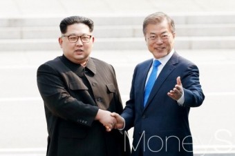 [머니S포토] 남북정상회담, 역사적인 첫만남