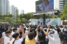 휠라,부천 경기국제통상고등학교 방문해 전교생에게 슬라이드 선물