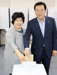 이용섭 광주시장 후보 사전투표… 풍요롭고 정의로운 광주 이끌어 달라