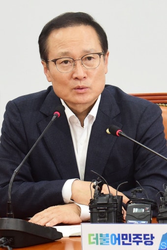 [머니S포토] 개혁입법 처리 입 뗀 홍영표 원내대표