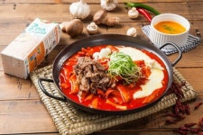불스떡볶이의 변신은 무죄! 소비자 입맛 잡은 신메뉴 ‘불스치즈차돌떡볶이’