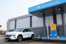 한번 충전에 600km 달리는 전기차 나올까