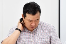 [머니S포토] 폭염 기승, 여행업 간담회 참석한 한옥민 사장