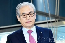 김효준 BMW코리아 회장 입에 쏠린 관심… 오후 4시 긴급 기자회견