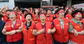 죽어도 못나가… 노량진수산시장 강제집행 또 무산