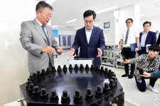 [머니S포토] 김동연 부총리, 수소경제 분야 혁신성장 현장 방문