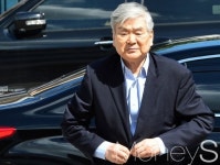 조양호 한진그룹 회장, 11시간 경찰조사받고 귀가