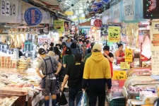 이마트·롯데마트 등 대형마트, 올해 첫 휴무일… 재래시장 가볼까