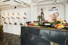 율이에, 플래그십 스토어 오픈… 오아시스 새롭게 해석한 19 SS 컬렉션 공개