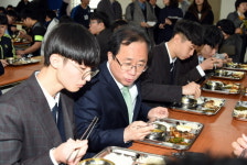 김석준 부산시교육감, 무상급식 다양한 의견 청취