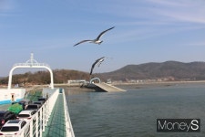 [박정웅의 여행톡] 두 바퀴 활짝 반기는 삼형제섬