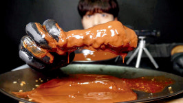 벌꿀 2㎏ 먹다 기절… “나는 유튜버입니다”